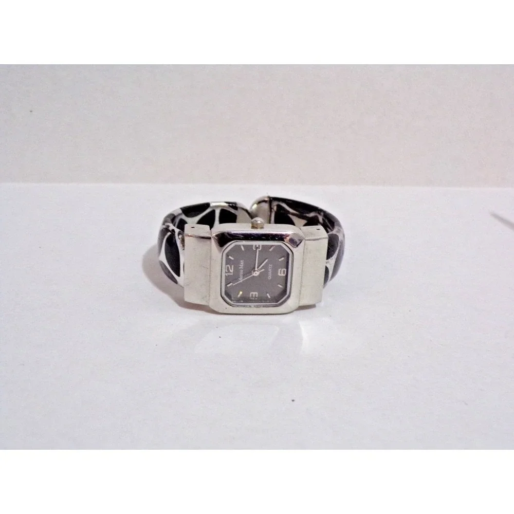 Finesse Quartz Black & Cream Cuff Band Pearl Face Square